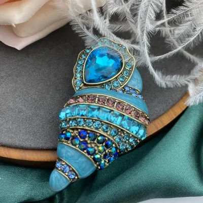 Vintage Enamel Rhinestone Conch Brooch Blue Crystal Animal Brooches for Lady Jewelry Accessories