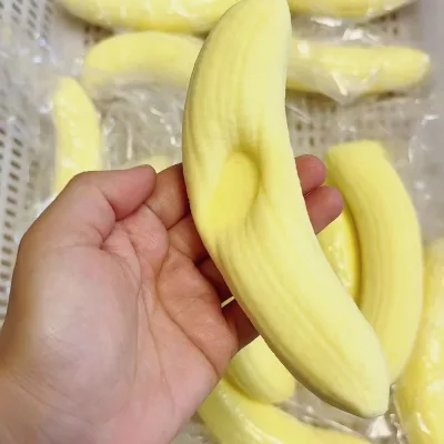 Sugar Squishy Cartoon Banana Squeeze Toy with Slow-Rebound Soft PU Material for Students Stress Relief