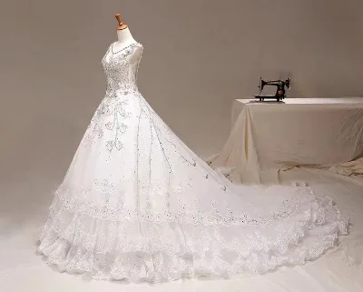 2024 New Wedding Dress Bride Luxury Rhinestone Wedding Dress Custom Wedding Dress