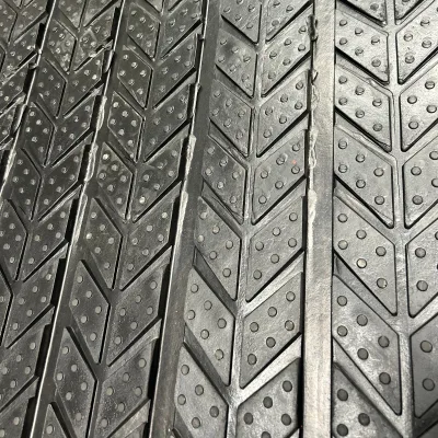 Non-Abrasive Rubber Cow Mat Protects Cow Knees and Hocks