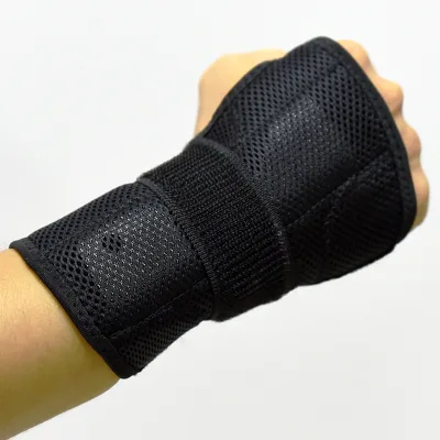 Universal Support for Carpal Tunnel Tendonitis Wrist Pain & Sports Injuries Removable Splint One Size Fits Most