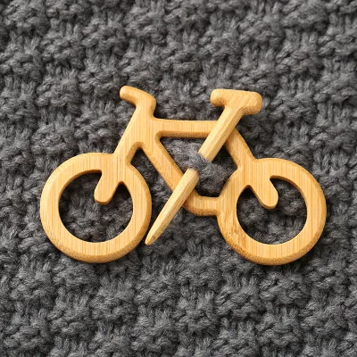 Factory Wholesale Cartoon Wooden Shawl Pin Custom Logo Bamboo Animal Brooch Sweater Scarf Fastener Garment Decor Bulk Supply