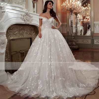 2022 New Luxury Embroidery Long Train Sweetheart Bride Gown Lace Applique Plus Size Wedding Dresses