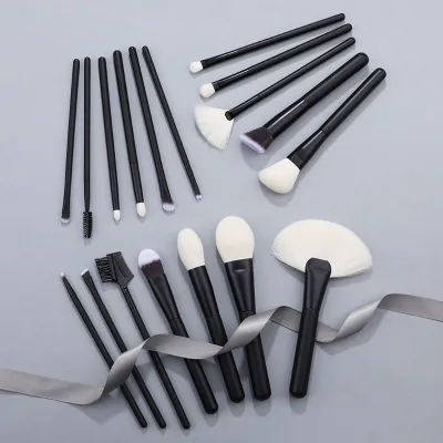 Portable Travel Makeup Brush Set 18pcs Odm/Oem Customized Wood Handle Eco-Friendly Cosmetic Bristles Precision Eye Brushes