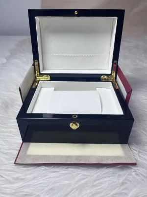 High Quality Engraved Eco-Friendly Wooden Watch Display Box Dustproof Design Water Resistant Recycled Materials Leather Lining