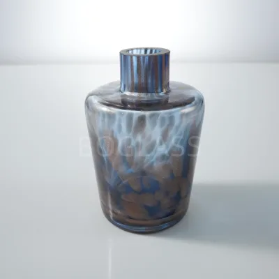 Manufacturers Produce Classical-style Large Glass Vases with Customizable Shapes and Colors
