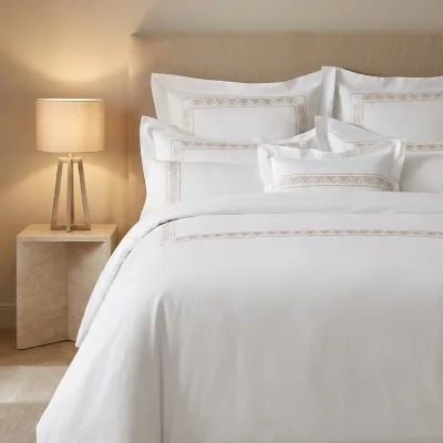 Eliya Home Style Luxury Hotel Bed Sets 100% Cotton Bedsheet with Different Color Fabric Trim Natural Cotton Filling