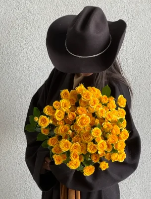 Spray Rose Yellow Dream Multi-Headed Rose High Quality Natural Wholesale Fresh Cut Flower From China