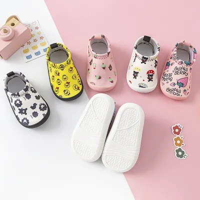 Infant Barefoot Slip Slippers Baby Anti-slip Slip-on Flats   With Many Cute Patterns