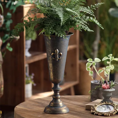 Hot Selling Elegant Antique Iron Flower Vase for Decorating Bedroom Center Table or Console Table Decor