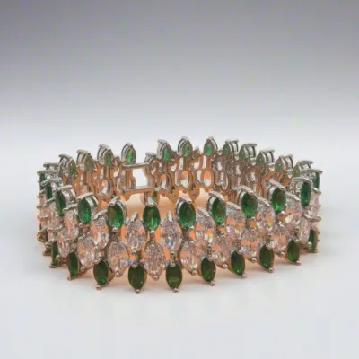 A Women's Fashionable Bracelet, Light Luxury, Versatile, and High-end, Simple Wristband with Diamond and Hollow Designs