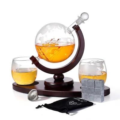Hongyi 850ml Hot Selling American Style Whisky Decanter Globe Set with Wooden Tray and Glass Bottles for Business Gifts