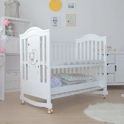 Hot Selling White Adjustable Baby Wooden Baby Rocking Crib Modern