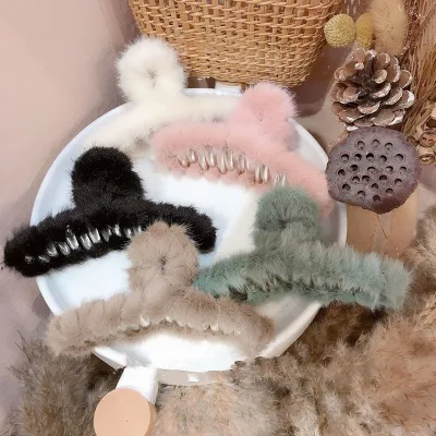 Wholesale Fashion Winter Korean Large Fur Hair Claw Clip Elegent Women Girls Hair Claw for Thick Hair
