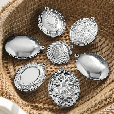 No Fade Stainless Steel Oval Photo Locket Necklace Pendant Retro Relief Flower Saint Benedict Heart Locket Pendants for Picture