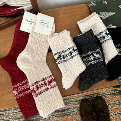 2026 FUNOLA OEM Winter Fair Isle Wool Warm Mid-calf Christmas Retro Reindeer Slouch Women's Socks