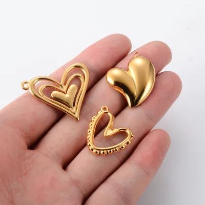 Embossed Hollow Heart Stainless Steel Fittings 18k Gold Plated Color Heart Pendant