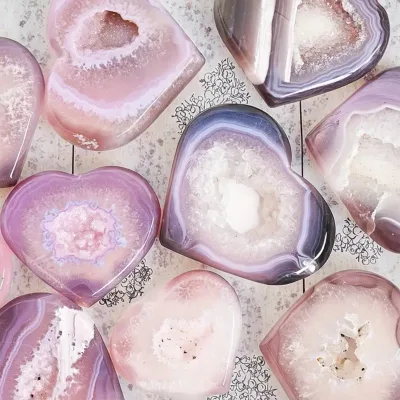 Wholesale High Quality Natural Geode Heart Crystal Healing Heart Pink Agate Heart for Home Decor
