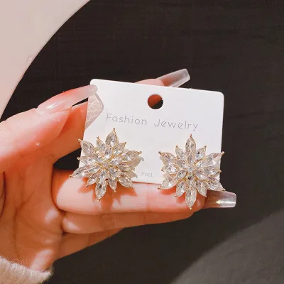 AA017392 Big Diamond Temperament Elegant Fashion Sun Flower Alloy Earrings Christmas