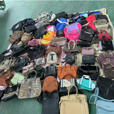 Used Bags Factory Direct Sales of Clean, Multi-color and Multi-style Handbags Used by Ladies