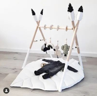 Hot Sale Wooden Baby Gym Set with 4 Soft Stuffed Hanging Toys for Activity & Playtime