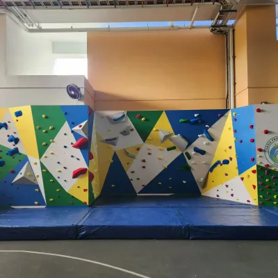 Professional Route Design Rock Climbing Wall Durable Structure for Fitness Center Use