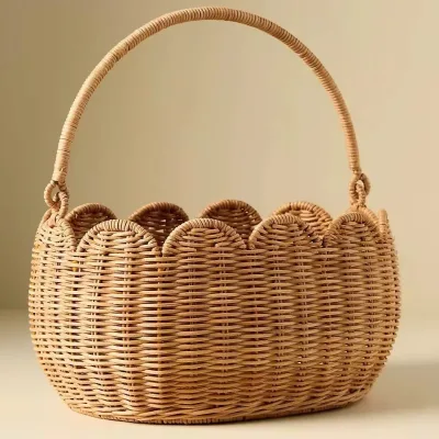 Hand Woven Scalloped Edge Natural Rattan Storage Basket With Handle Picnic Basket Farm Vegetable Fruit Basket