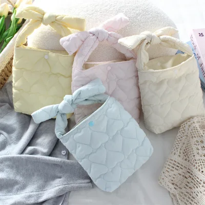 Fancy Wholesale Hot Selling Comfortable Soft Quilted Love Strap Handbag Fresh Sweet Handheld Portable Soft Beauty Cosmetic Bag