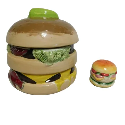 Custom Cheeseburger Shape 3D Ceramic Cookie Jar Hand Painted with Acceptable Gifts for Food Storage & Crafts