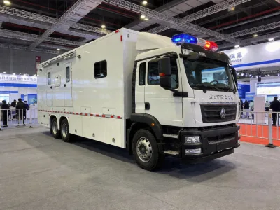 Fully Equipped Medical Vehicle Mobile Dental Clinic Truck with Foldable Stair for Remote Area Dental Service