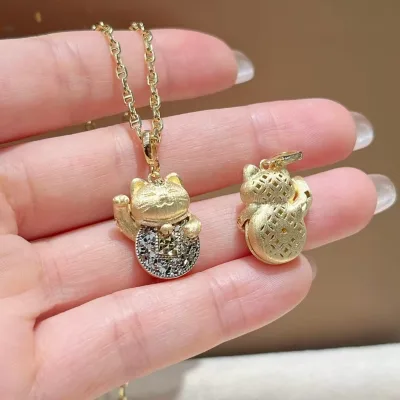 2026 Lates Fashion Pendant Charms Light Luxury 18K Solid Two-Tone Gold Lucky Cat Universal Clasp Pendant Jewelry for Women