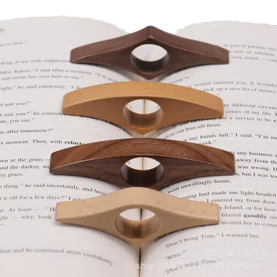 Handmade Wooden Thumb Bookmark Cute Heart Design Natural Wall Hanging Book Lover's Literary Page Holder