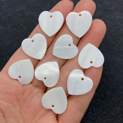 10pcs/bag 10-25mm Freshwater Shell Pendant Heart-shaped Single Hole White Mother of the Pearl Shell Pendant for Jewelry Making