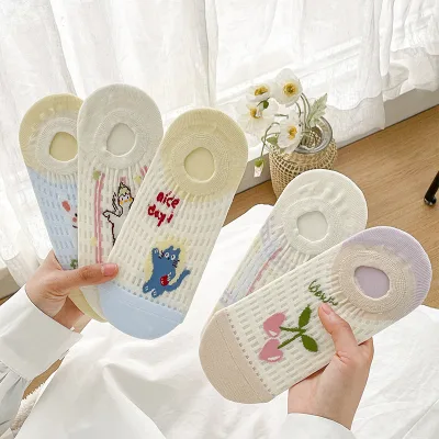 Women's Cartoon Air-enhancing Sweat-absorbing Cotton Socks Spring and Summer Shallow Mouth Silicone Anti-slip Invisible Socks