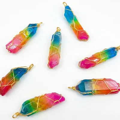 Wholesale Healing 7 Chakra Crystal Necklace Golden-wrapped Women's Jewelry Rainbow Aura Crystal Point Pendant Love Theme