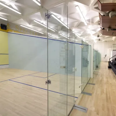 Low Maintenance Indoor Squash Court Durable Tempered Wall Panel and Heavy-Duty Wear-Resistant Sports Flooring