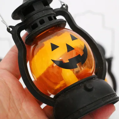 1:12Dollhouse   Mini  Miniature Halloween Oil Lamp Hand-held Pumpkin Lantern Can Light the Oil Lamp