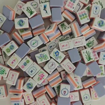 Hot Sale 2026 New 4 Layer Acrylic 160 Engraved purple American Mahjong Tile Set Whimsical Breeze Mahj Leisure and Entertainment