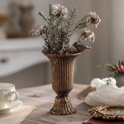 European Vintage Design Small Iron Metal Flower Vase for Home Decor Luxury Living Room Tabletop Vase for Party