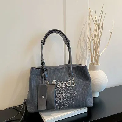 Large-capacity Embroidered Canvas Tote Bag, Light Luxury, Niche New Style, High-end Single Shoulder for Commuting