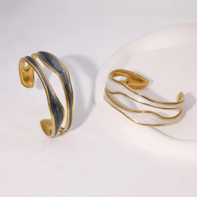 Pretty 18k Stainless Steel Jewelry White Enamel Bangles Anti Tarnish Temperamental Vintage Style Accessories New ALN2601002192