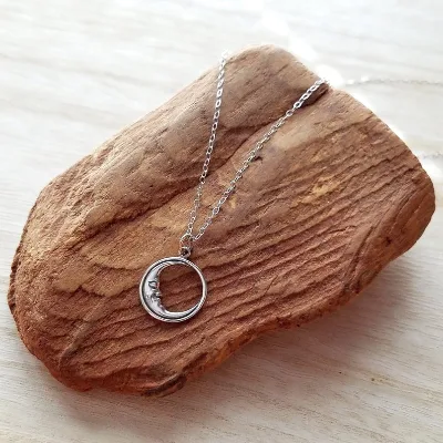 New Design Sliver Color Moon Circle Pendant Necklace for Women Jewelry