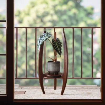 Living Room Plant Stand Wood Plant Stand Walnut Wood Planter Rack Modern Plant Stand with 3 Legs