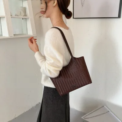 Woven Tote Bag Women 2026 New Arrival Shoulder Bag Large-Capacity Commutting Fashionable Minimalist Zipper Polyester All-Match