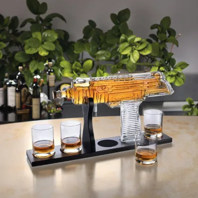 2025 Hot Creative Handmade Electric Automatic Glass Whiskey Decanters AK47 Gun Shape Wine Bottle Whisky Decanter Set