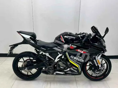 Chufuu High-Performance 400CC Twin-Cylinder Racing Sports Bike with OTB Tipster Helmets and Support