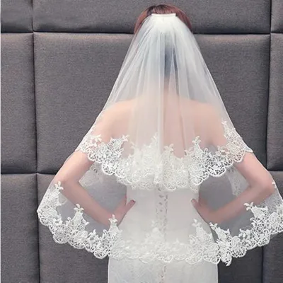 Beautiful Double Layers Bridal Veil with Metal Comb Lace Appliques Edge Bridal Marriage Short Head Bridal Accessories In-Stock