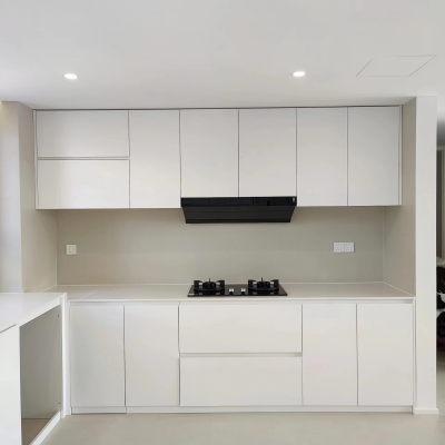 Fashionable White Wooden Kitchen Cabinets Classic Design for Home Cooking Area