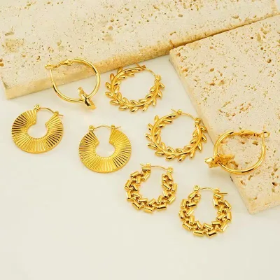 Ladies' ear loops are made of stainless steel with 18K gold and feature hollowed-out circular ear rings