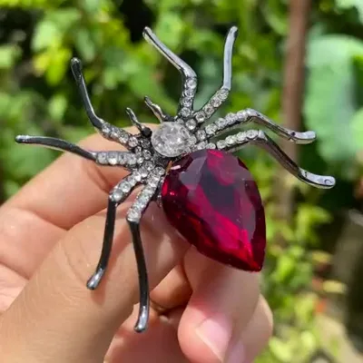 Creative Big Stone Glass Crystals Rhinestones Insect Spider Brooch European and American Halloween Jewelry